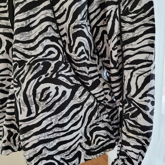 EUC threehearts Zebra Print Weather/Windproof Jacket Size Petite XL - Picture 5 of 8